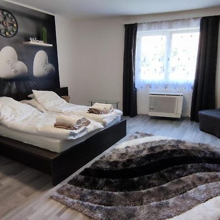 Freedom-Fehervar Apartman Секешфехервар Экстерьер фото
