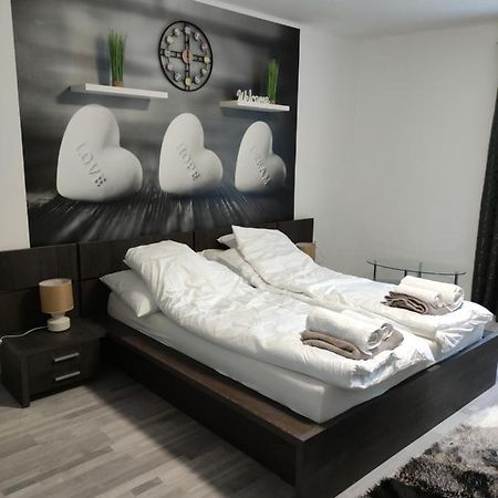 Freedom-Fehervar Apartman Секешфехервар Экстерьер фото